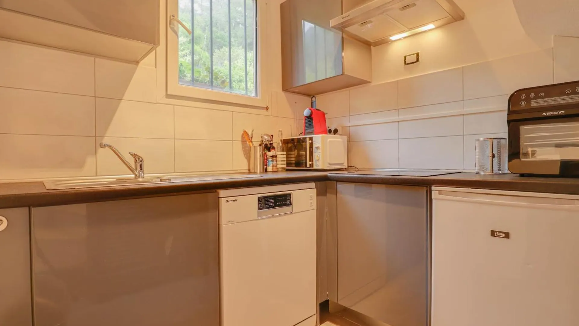 Апартаменты La Petite Maisonnette Au Calme Ментона